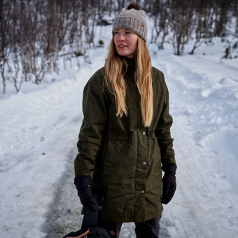 Шапка Fjallraven Övik Pom Hat 555 (Dark Navy)